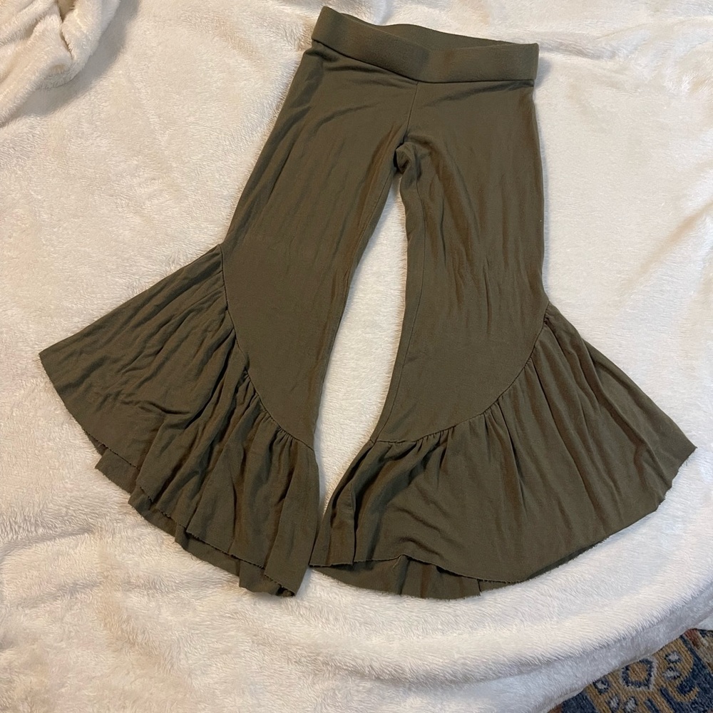 Girls ruffle capris